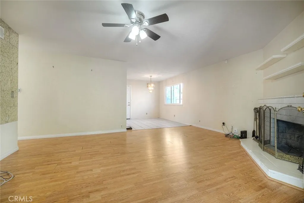 https://cdn.realtyfeed.com/cdn/127/306629303/52649f95e0feeb0098bba51ebda701f8.webp