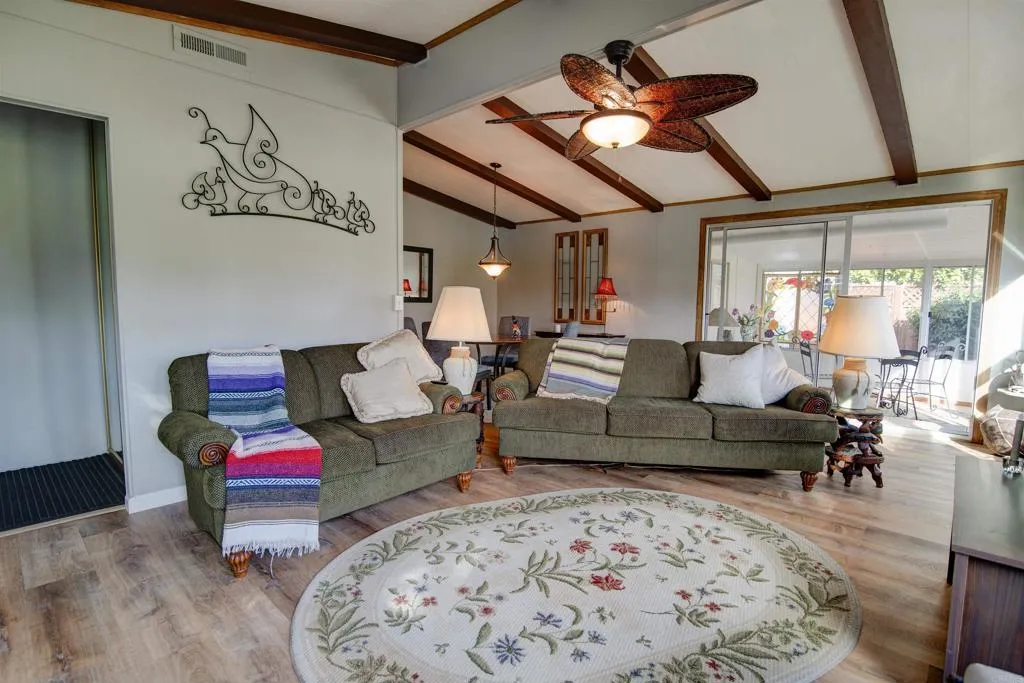 https://cdn.realtyfeed.com/cdn/127/306629332/2297e5b1881aa91f4028676439a47b42.webp