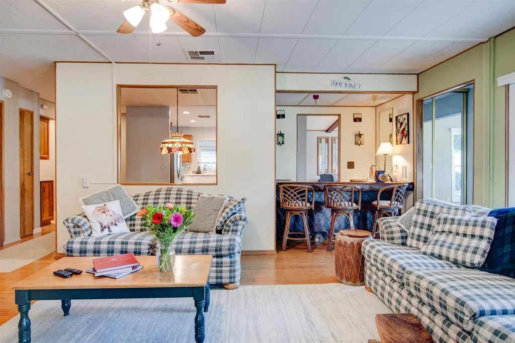 https://cdn.realtyfeed.com/cdn/127/306629332/b8b0d0275aed9e87991a09c2697d382f.webp