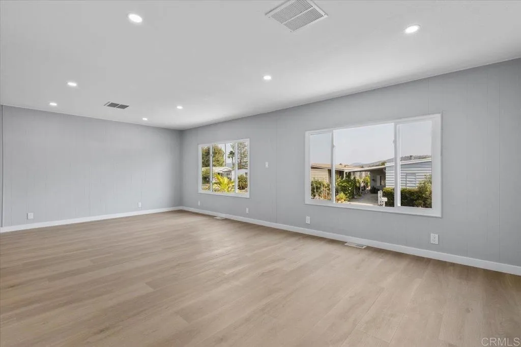 https://cdn.realtyfeed.com/cdn/127/306629339/76a46177c67bf6a9f4c7ed5176cae5c2.webp