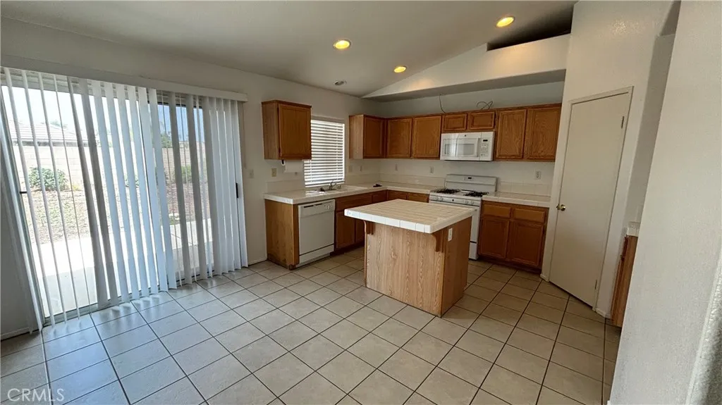 875 S Gilbert, Hemet, CA 92543 - Photo 3 of 5, Hemet, CA