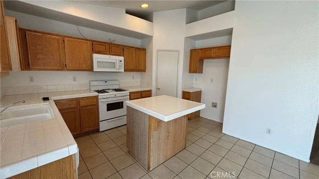 875 S Gilbert, Hemet, CA 92543 - Photo 4 of 5, Hemet, CA