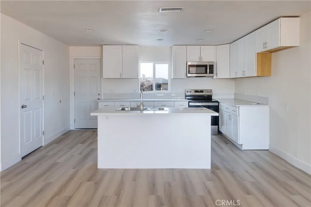 17820 Sycamore Street, Hesperia, CA 92345 - Photo 3 of 22, Hesperia, CA