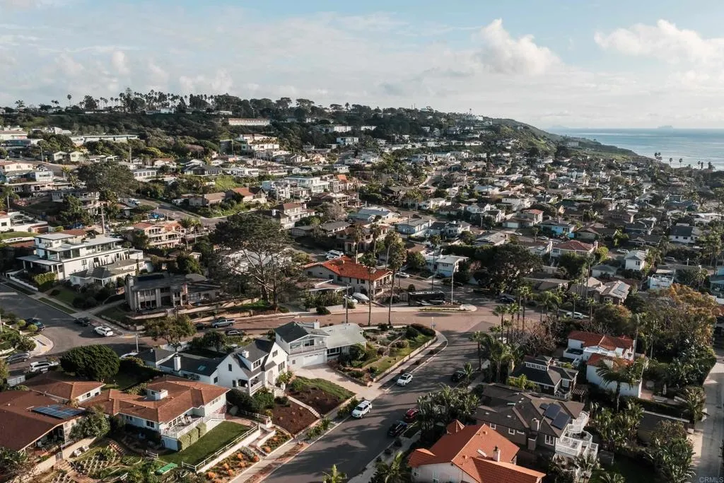 https://cdn.realtyfeed.com/cdn/127/306629702/12e77dab14402ac9e6fff43b4b06e766.webp