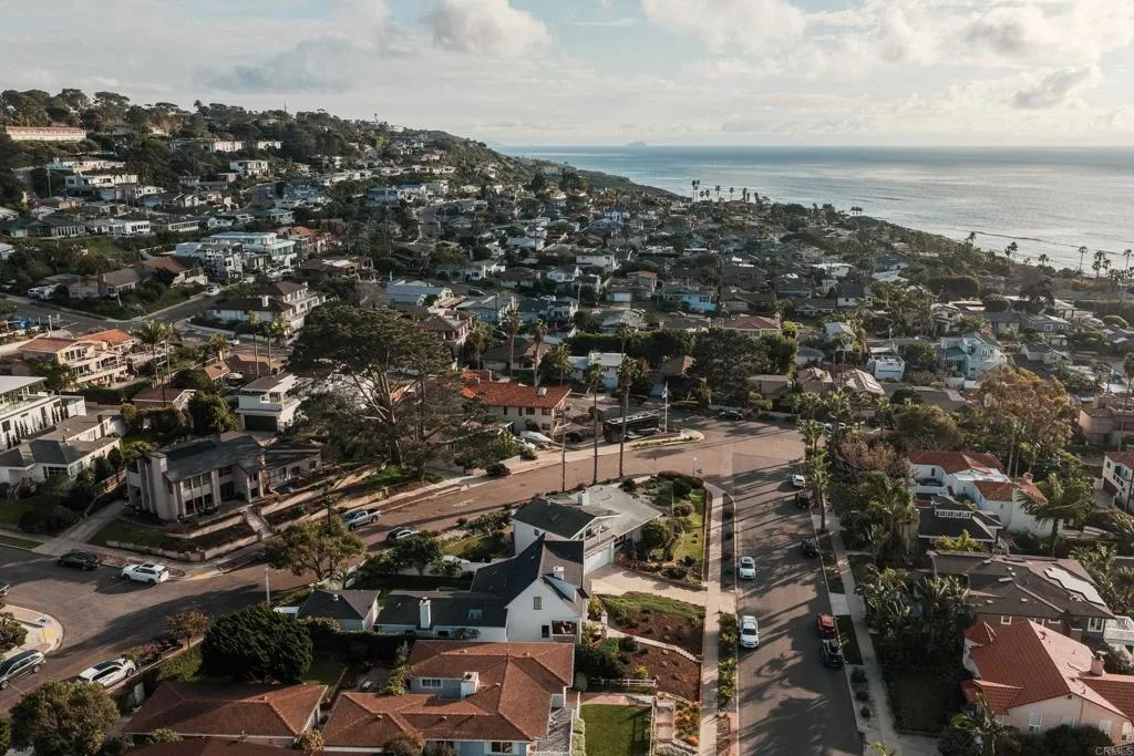 https://cdn.realtyfeed.com/cdn/127/306629702/697afe0038b41a381878f55292a26597.webp