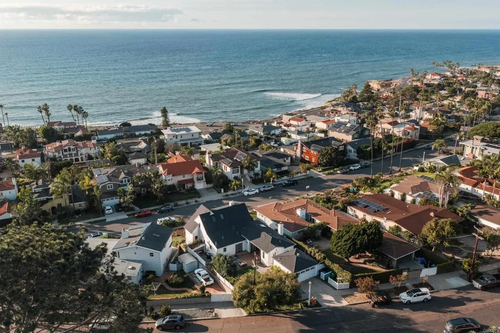 https://cdn.realtyfeed.com/cdn/127/306629702/8b48fa8dda60ed0716bde1f69157ea4d.webp