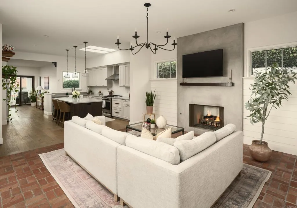https://cdn.realtyfeed.com/cdn/127/306629702/ce1d6f2fbf70e443ada6e25c3775ddde.webp