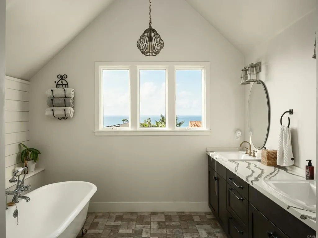 https://cdn.realtyfeed.com/cdn/127/306629702/f182a908d19ec327833bbd1575ad1abb.webp