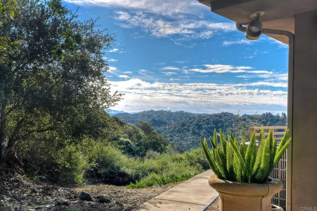 https://cdn.realtyfeed.com/cdn/127/306629747/30c3ab32daeb570754c46b913bf5377c.webp