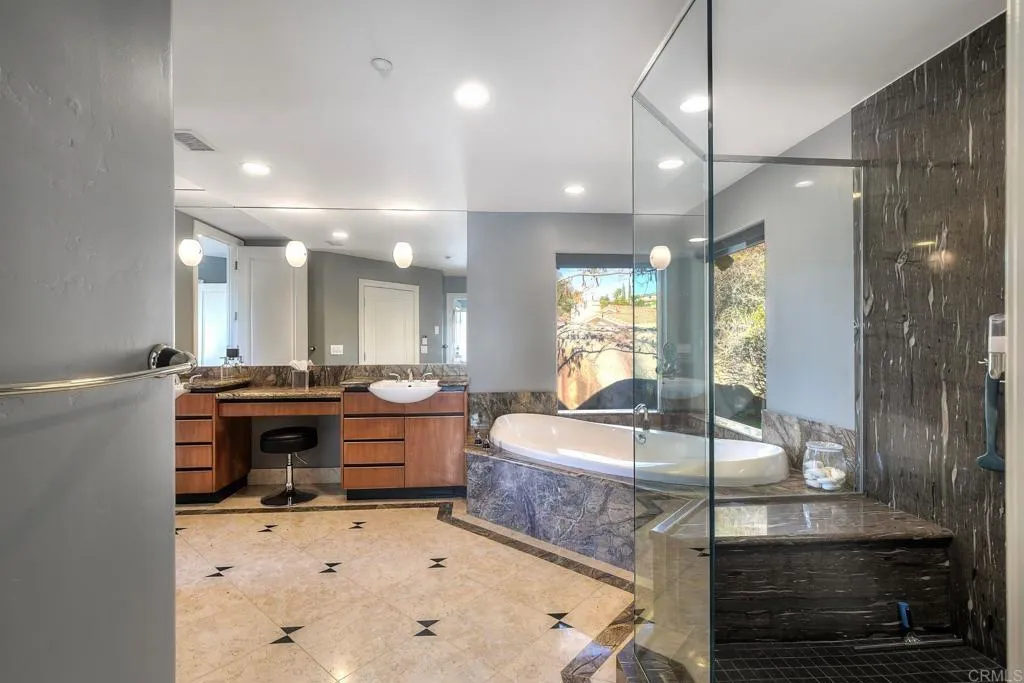 https://cdn.realtyfeed.com/cdn/127/306629747/84b9faeabac1f67fe451a16f7a4f22e8.webp