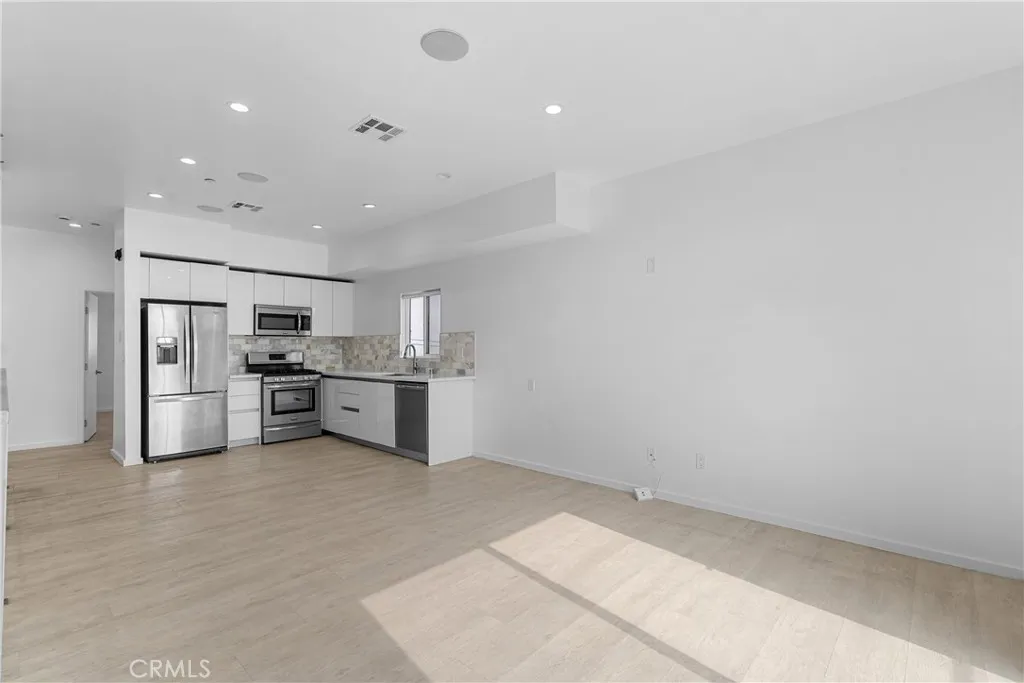 6009 Barton, Los Angeles, CA 90038 - Photo 4 of 29, Los Angeles, CA