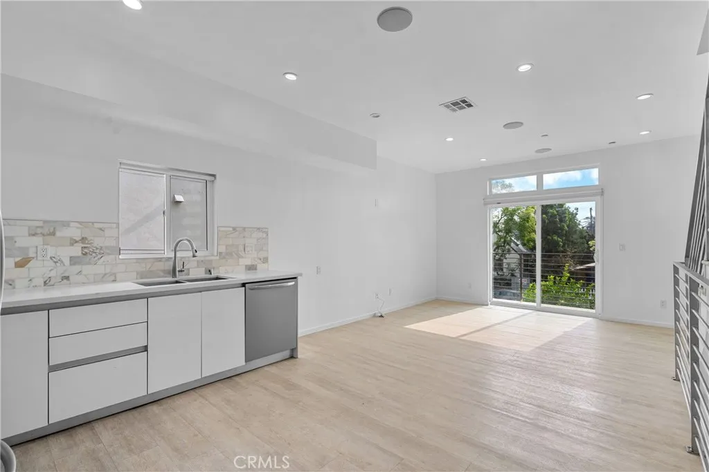 6009 Barton, Los Angeles, CA 90038 - Photo 3 of 29, Los Angeles, CA