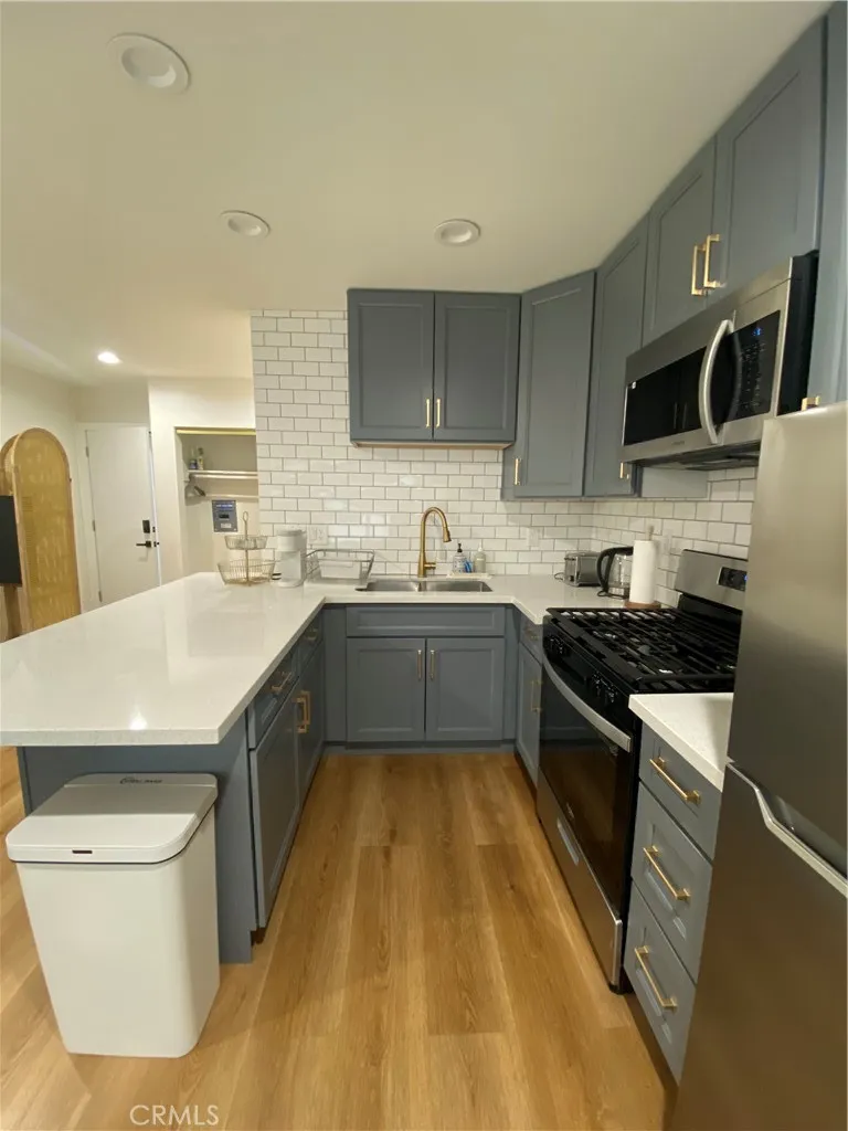 827 S Manhattan Unit 205, Los Angeles, CA 90005 - Photo 3 of 9, Los Angeles, CA