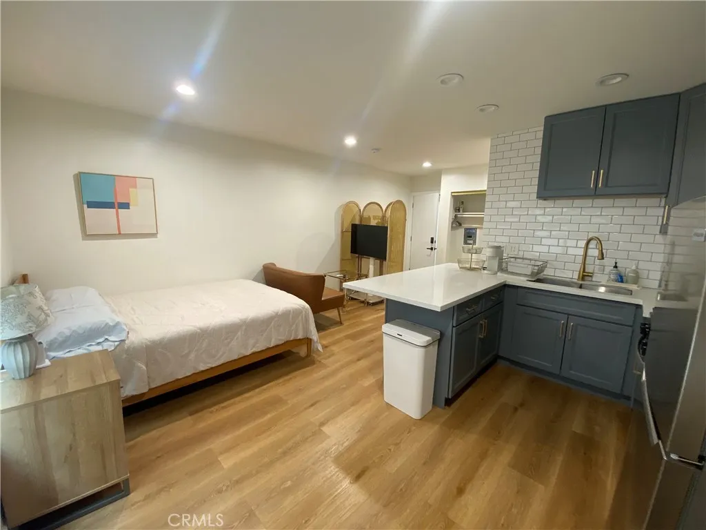 827 S Manhattan Unit 205, Los Angeles, CA 90005 - Main photo, Los Angeles, CA