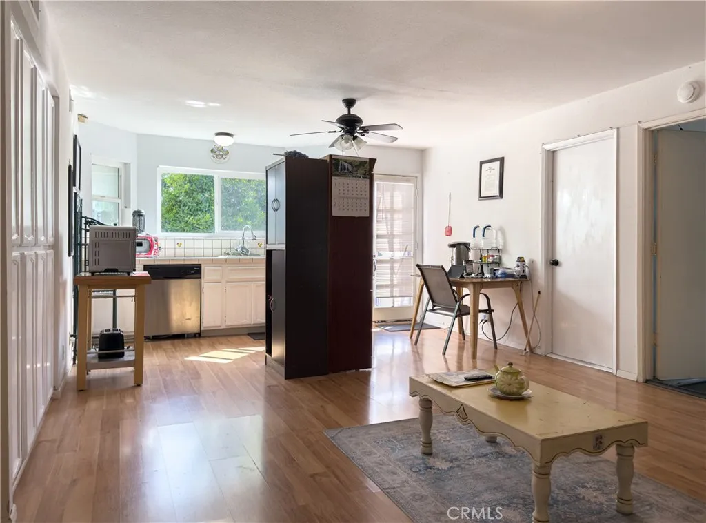 https://cdn.realtyfeed.com/cdn/127/306630020/6b06b060163b8745819a55d14fabd39b.webp
