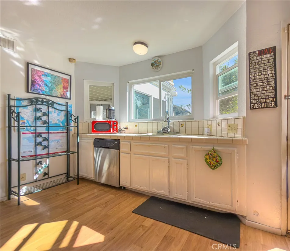 https://cdn.realtyfeed.com/cdn/127/306630020/901012becaba7d5a7e50befe25919b01.webp