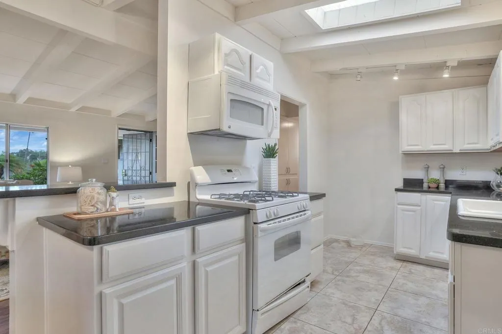 https://cdn.realtyfeed.com/cdn/127/306630075/1255dd35bcef03f057e2d746250745fe.webp
