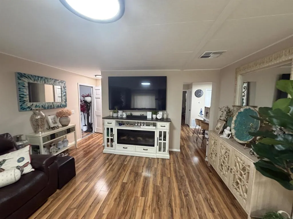 https://cdn.realtyfeed.com/cdn/127/306630094/7c12d0f1688f7a82994c0eabc0e499e7.webp