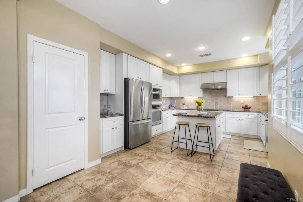 https://cdn.realtyfeed.com/cdn/127/306630141/42dad521068c84eabf7a124068df6bb9.webp