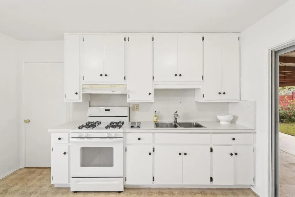 https://cdn.realtyfeed.com/cdn/127/306630226/e4311f617659d4b960b6c50f8d9babb6.webp