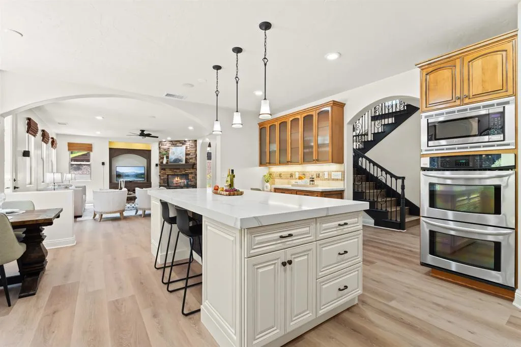 https://cdn.realtyfeed.com/cdn/127/306630276/0e7308d927be832245822aaa039ae4d7.webp