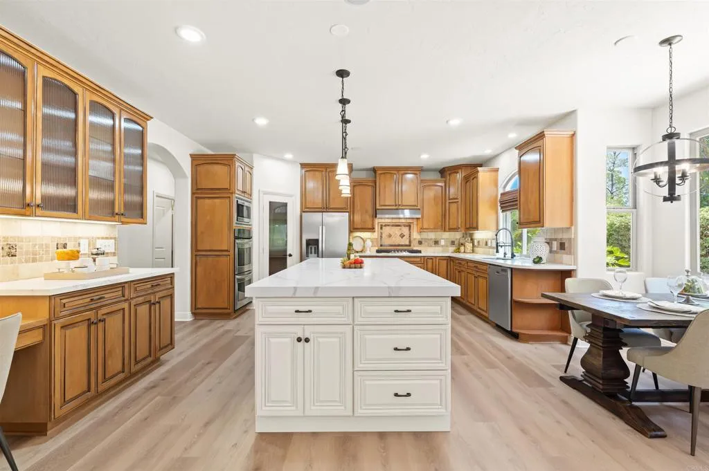 https://cdn.realtyfeed.com/cdn/127/306630276/f238b06c49d894cd23407862b288837e.webp