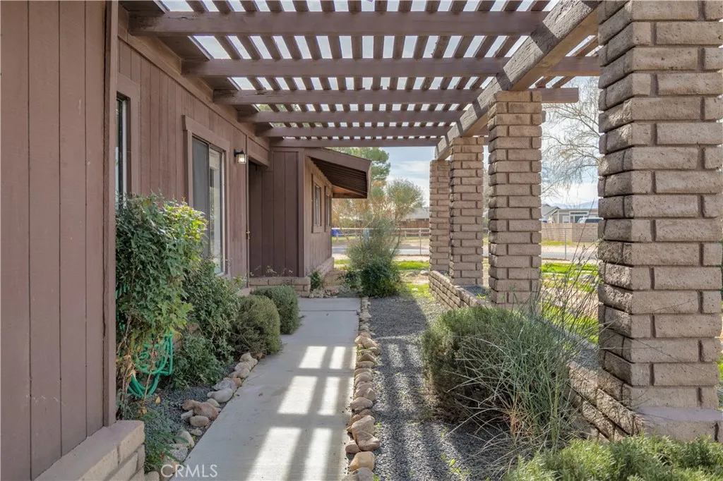 19801 Talihina Road, Apple Valley, CA 92307 - Photo 5 of 32, Apple Valley, CA