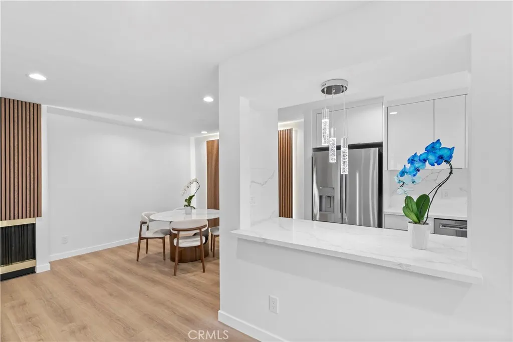 949 N Kings Unit 215, West Hollywood, CA 90069