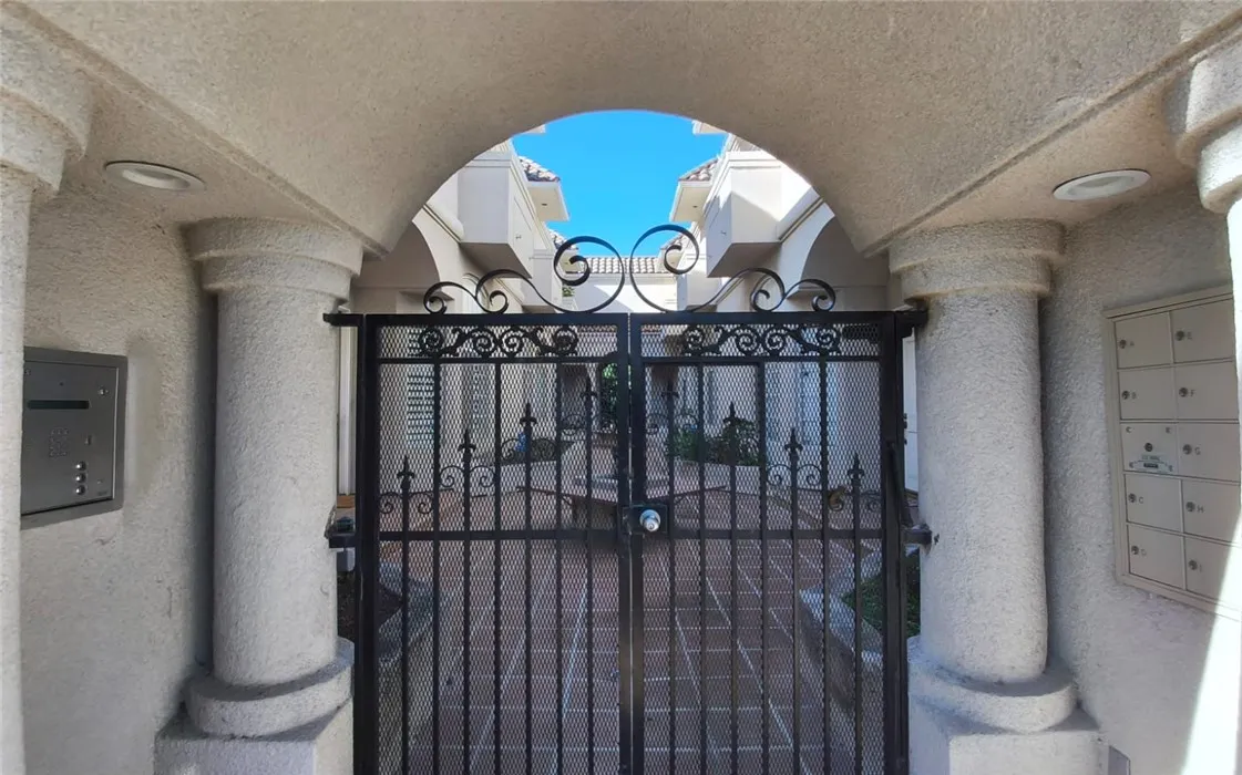 813 N Martel Avenue Unit 2, Los Angeles, CA 90046 - Photo 4 of 18, Los Angeles, CA