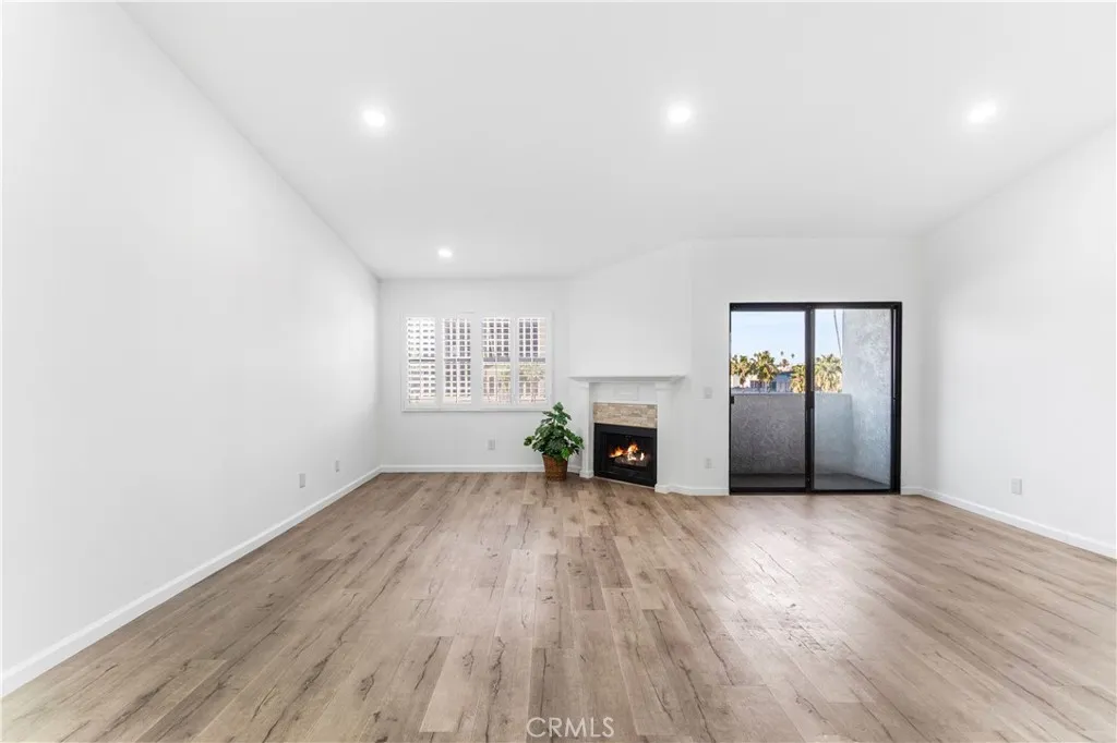 631 S Kenmore, Los Angeles, CA 90005 - Photo 4 of 27, Los Angeles, CA