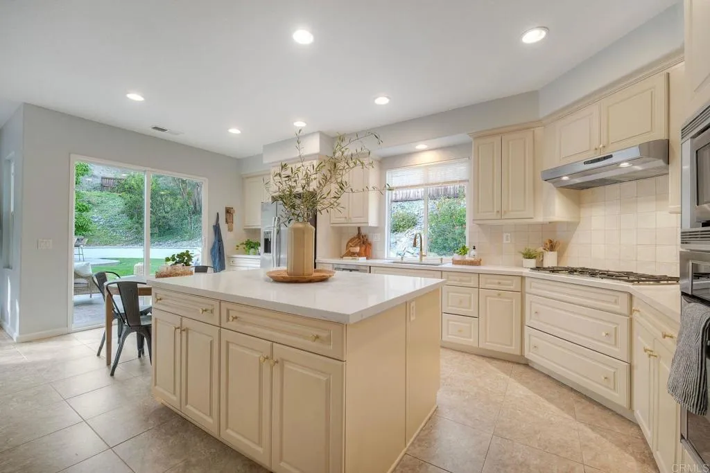 https://cdn.realtyfeed.com/cdn/127/306630535/007062aa05edc6945bc491f6c2210903.webp