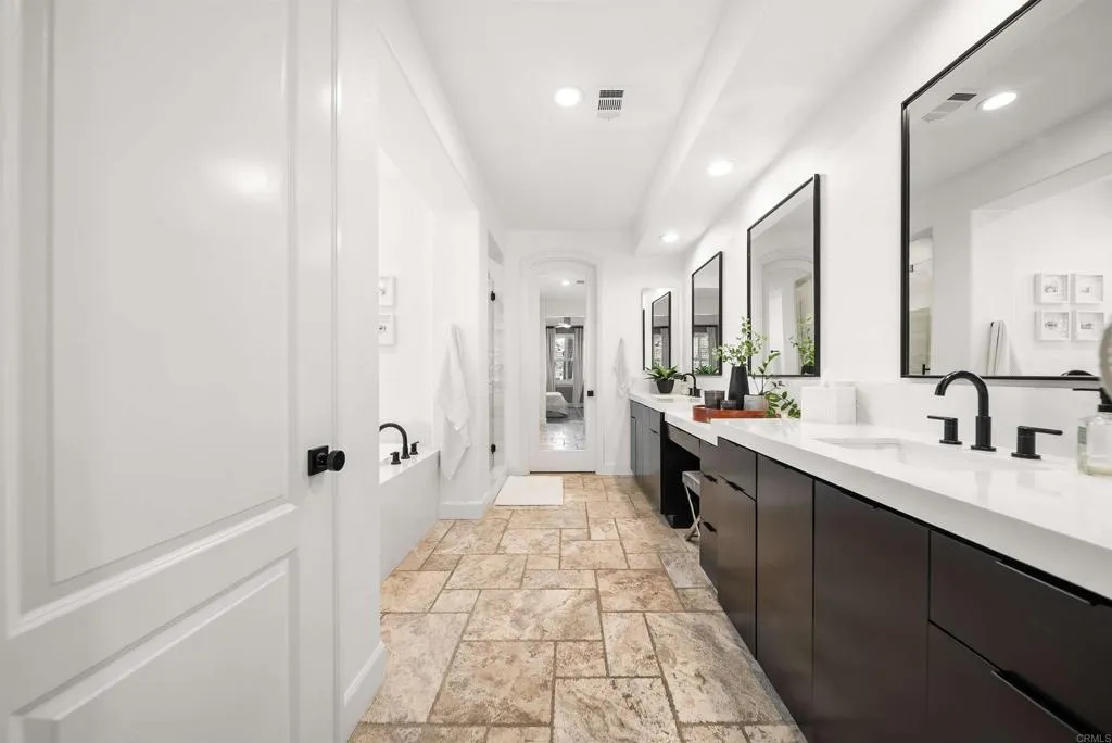 https://cdn.realtyfeed.com/cdn/127/306630542/06999558c82a7ed5ebb7403e0d4b7b86.webp