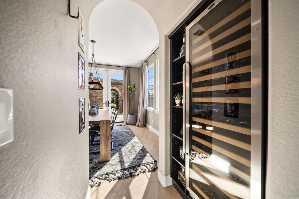 https://cdn.realtyfeed.com/cdn/127/306630542/758304f07f69afd56b13427aec3522d3.webp