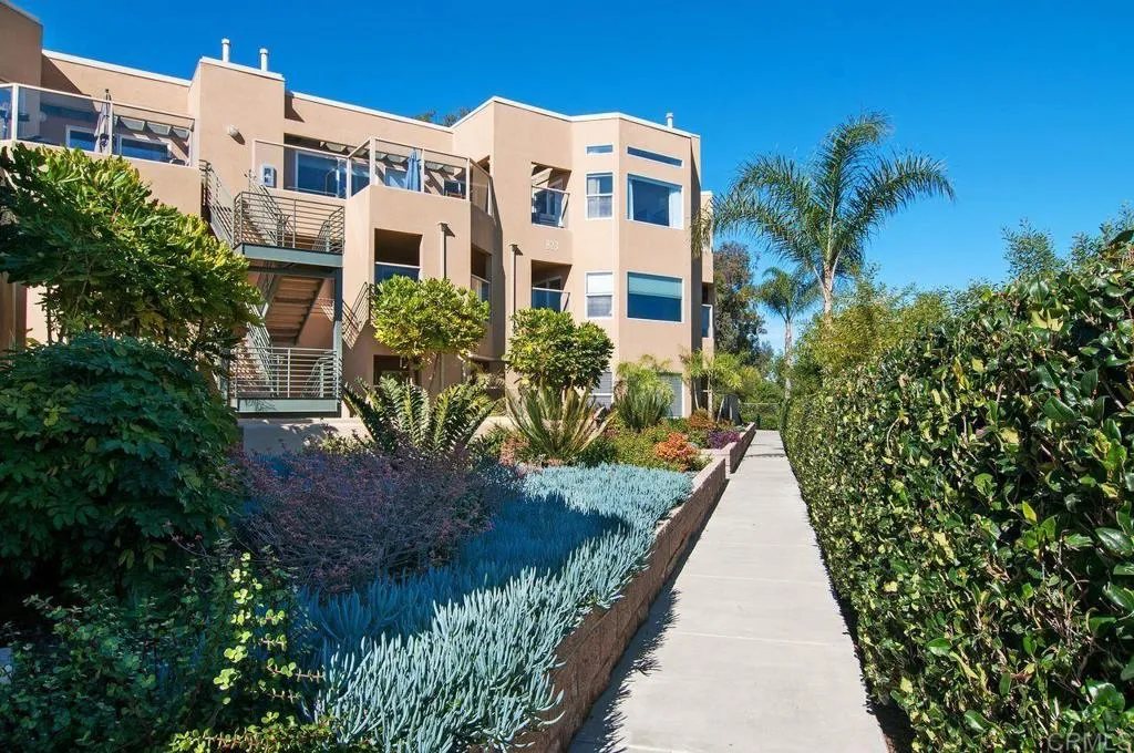 https://cdn.realtyfeed.com/cdn/127/306630573/f66234a9050f5b1a75b10b61da11fffe.webp