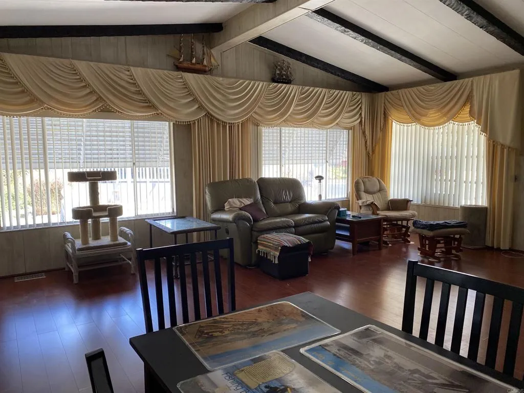 https://cdn.realtyfeed.com/cdn/127/306630605/46bc902cf962c649cdd4679e5b4671b8.webp