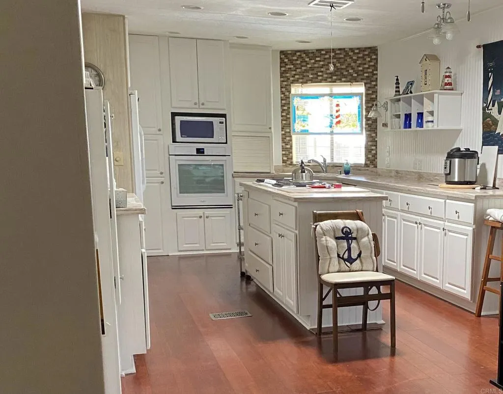 https://cdn.realtyfeed.com/cdn/127/306630605/530644bbc72665feea35a6b3ea8cdfb6.webp