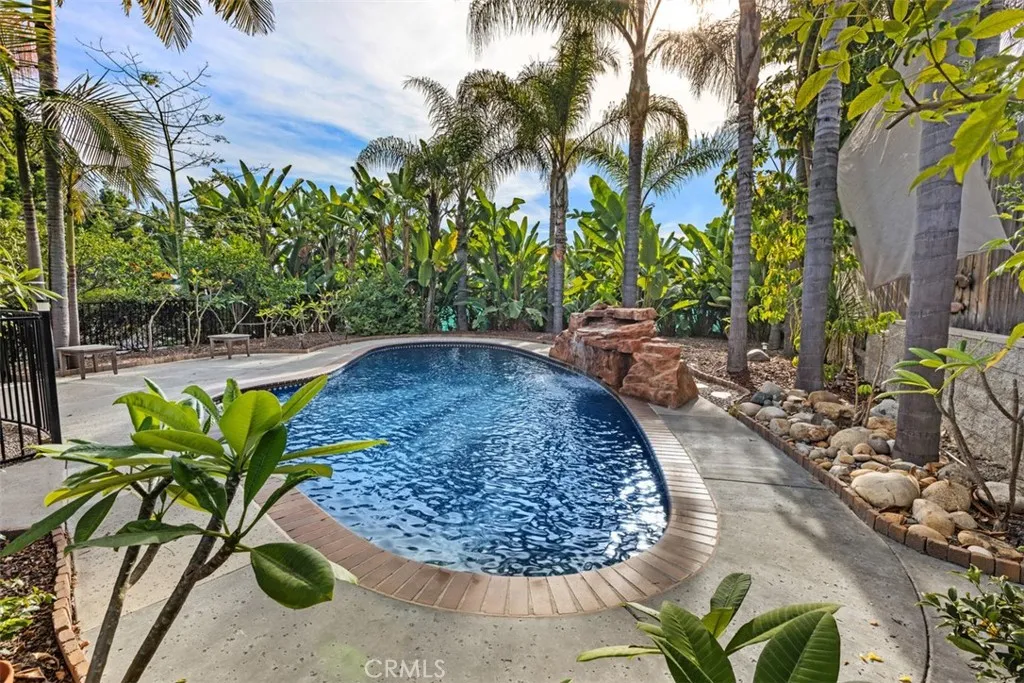 https://cdn.realtyfeed.com/cdn/127/306630718/49b9abf05ef7e547fbb1ac9ac9407632.webp