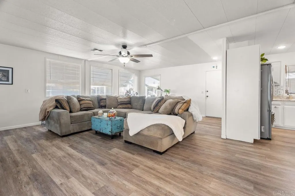 https://cdn.realtyfeed.com/cdn/127/306630751/44efa03679346dee38ad58d03b372539.webp