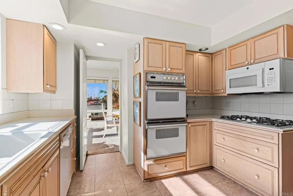 https://cdn.realtyfeed.com/cdn/127/306630782/66be4649e3fd9cb7a39455656e3474f6.webp