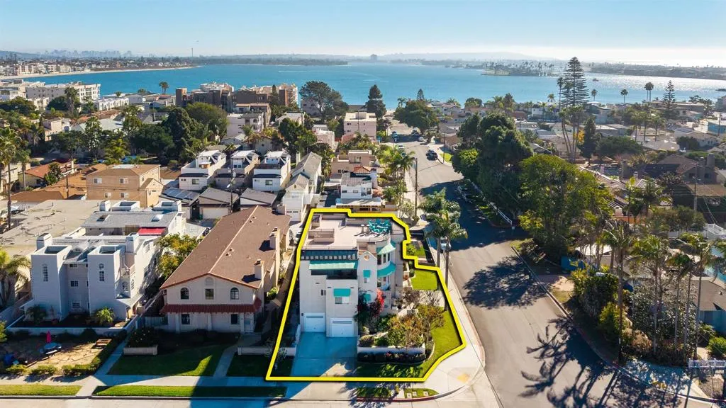 https://cdn.realtyfeed.com/cdn/127/306630782/f15deb56c494350b53f3270b9ebdc0c2.webp