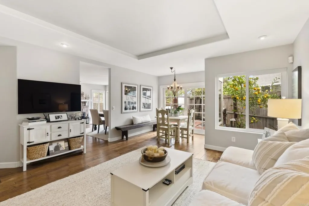 https://cdn.realtyfeed.com/cdn/127/306630910/4d4d16ae6f01d22691ac1c7028d470ff.webp