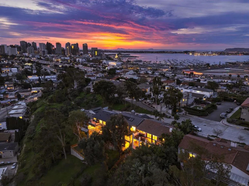 https://cdn.realtyfeed.com/cdn/127/306630961/5198041634df0f16fd70db9da46b1a5a.webp