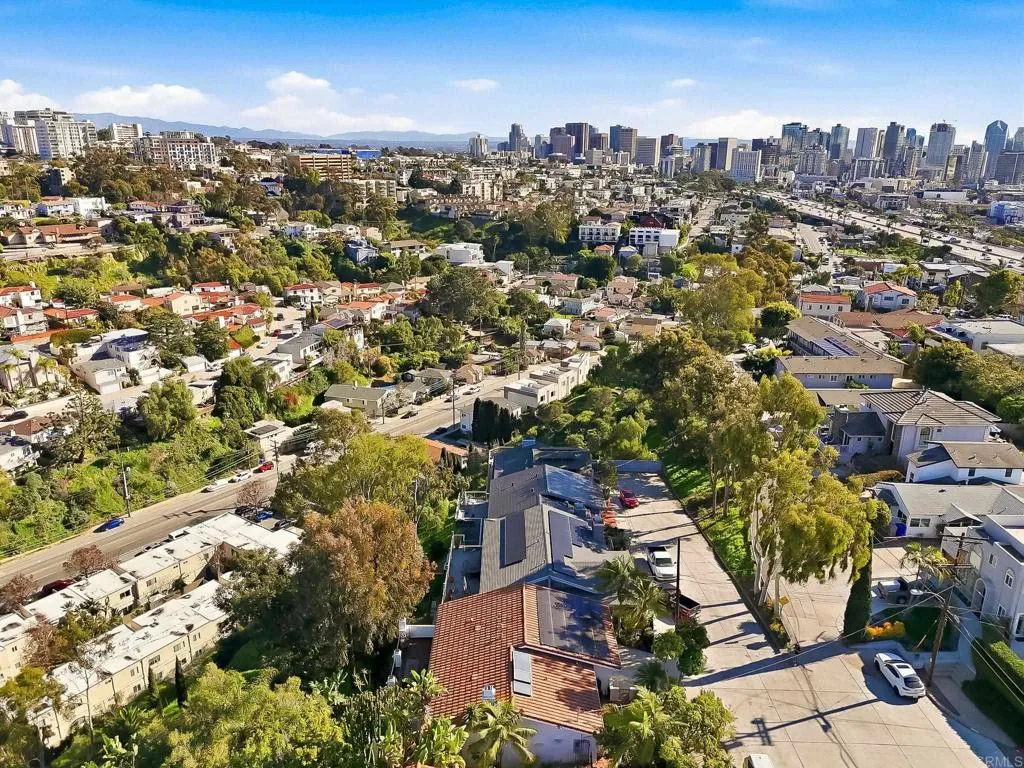 https://cdn.realtyfeed.com/cdn/127/306630961/6bbb174e9c4129cc4a388ac88c2594a9.webp