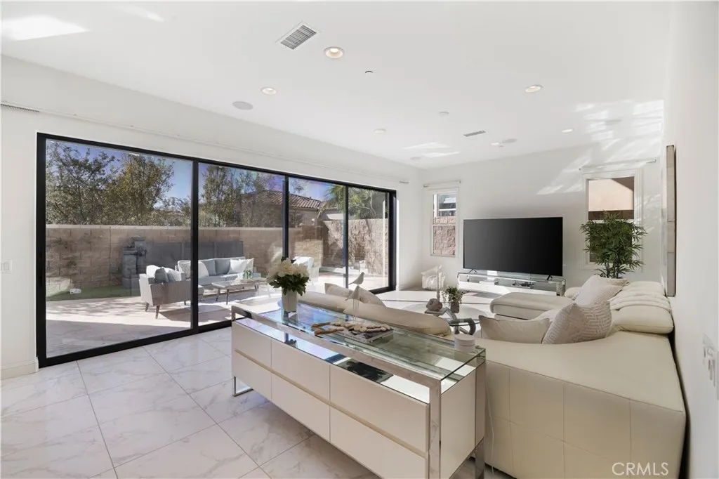 https://cdn.realtyfeed.com/cdn/127/306631022/071a39e36d7a6a103aac8d6ba905ab29.webp