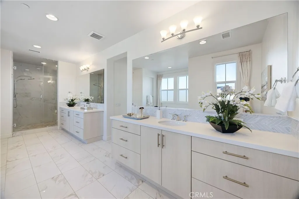https://cdn.realtyfeed.com/cdn/127/306631022/33a59211236453b0512f6837677592d1.webp