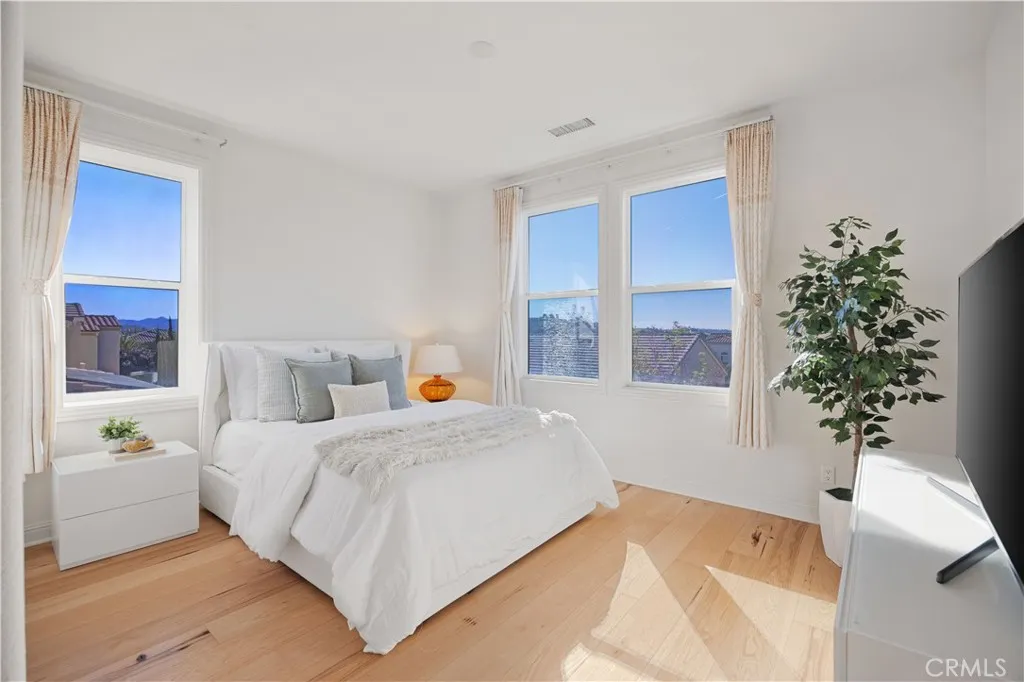 https://cdn.realtyfeed.com/cdn/127/306631022/8d2f274a4701082961a3e5157d20f990.webp