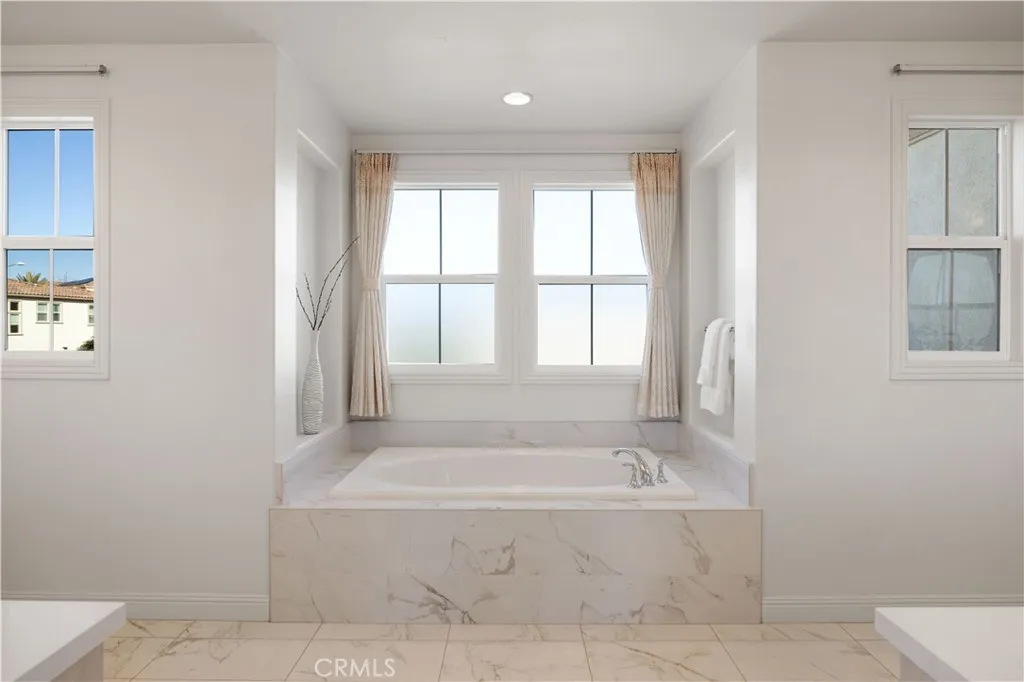 https://cdn.realtyfeed.com/cdn/127/306631022/8eda01e4415c446bf30ed13f24205829.webp