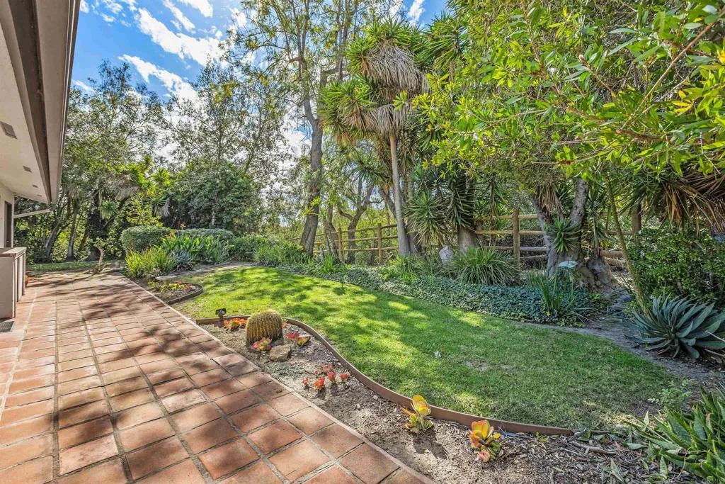 https://cdn.realtyfeed.com/cdn/127/306631039/2d4d441339b79305044b793a6906cfff.webp