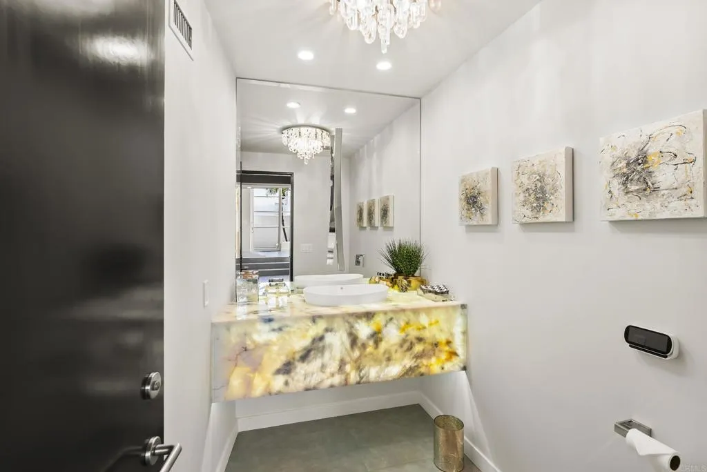 https://cdn.realtyfeed.com/cdn/127/306631083/4df80a8b500a18363f8016a25f3d987f.webp