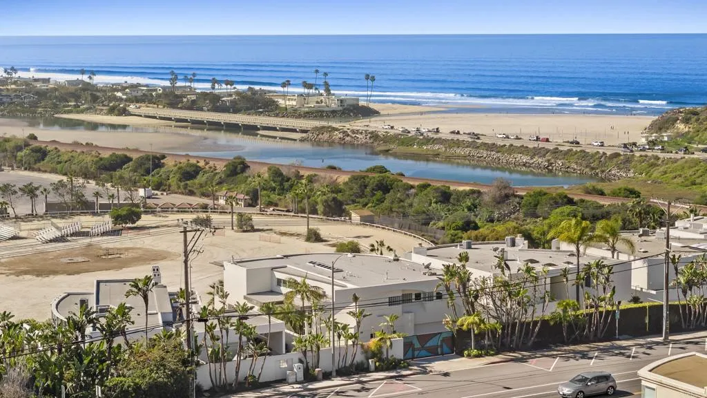 https://cdn.realtyfeed.com/cdn/127/306631083/b51936968e1f9acb1eeacd999f39960a.webp